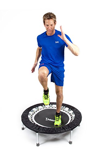Hochwertiges professionelles Mini-Trampolin - Ideal für Ski-Fitness, Verbesserung der Balance, Steigerung der Koordination und Stärkung der Gelenke. Weltweit tausendfach eingesetzt in Fitness-Studios, Physiotherapie Praxen und Kliniken! Robust und platzsparend. Kaufen Sie den besten Rebounder, weil Ihr Körper es verdient hat und Sie Ergebnisse erzielen möchten. Inklusive einer DVD (in Englisch) mit einer Zusammenstellung von vier fantastischen Rebounding Workouts für Anfänger und Fortgeschrittene sowie Einweisung in die korrekte Technik. Ideal für Personen bis zu 130 kg Körpergewicht. Super schnelle Lieferung innerhalb von 3 - 5 Tagen! -