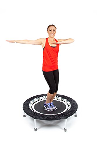 Hochwertiges professionelles Mini-Trampolin - Ideal für Ski-Fitness, Verbesserung der Balance, Steigerung der Koordination und Stärkung der Gelenke. Weltweit tausendfach eingesetzt in Fitness-Studios, Physiotherapie Praxen und Kliniken! Robust und platzsparend. Kaufen Sie den besten Rebounder, weil Ihr Körper es verdient hat und Sie Ergebnisse erzielen möchten. Inklusive einer DVD (in Englisch) mit einer Zusammenstellung von vier fantastischen Rebounding Workouts für Anfänger und Fortgeschrittene sowie Einweisung in die korrekte Technik. Ideal für Personen bis zu 130 kg Körpergewicht. Super schnelle Lieferung innerhalb von 3 - 5 Tagen! -