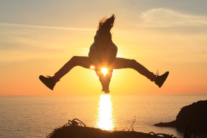 Trampolin Test - Sprungübung in Abenddämmerung