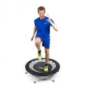 Rebound UK Fitness Trampolin Mann beim Training